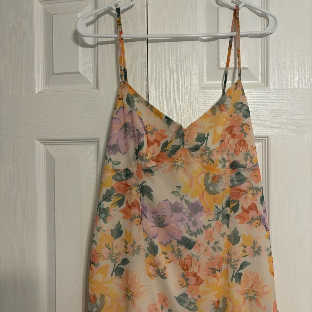 Showpo Soshanah Dress Floral - Picture 5 of 7